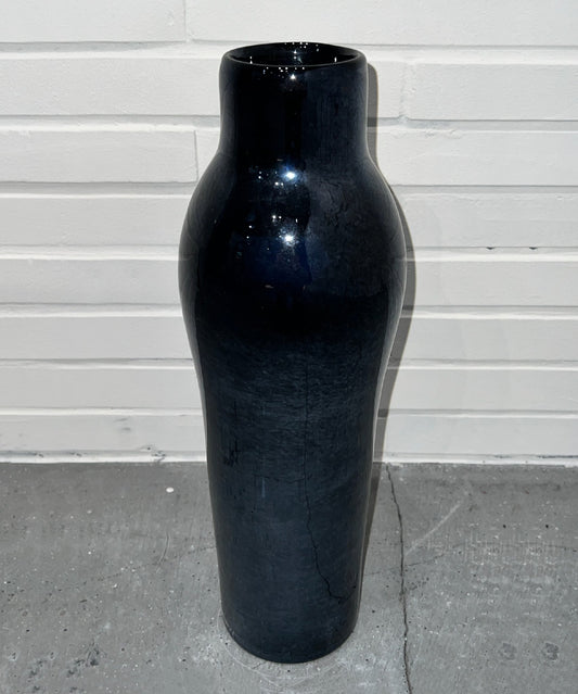 MEMENTO - glossy deep black vase - DIET BUTCHER