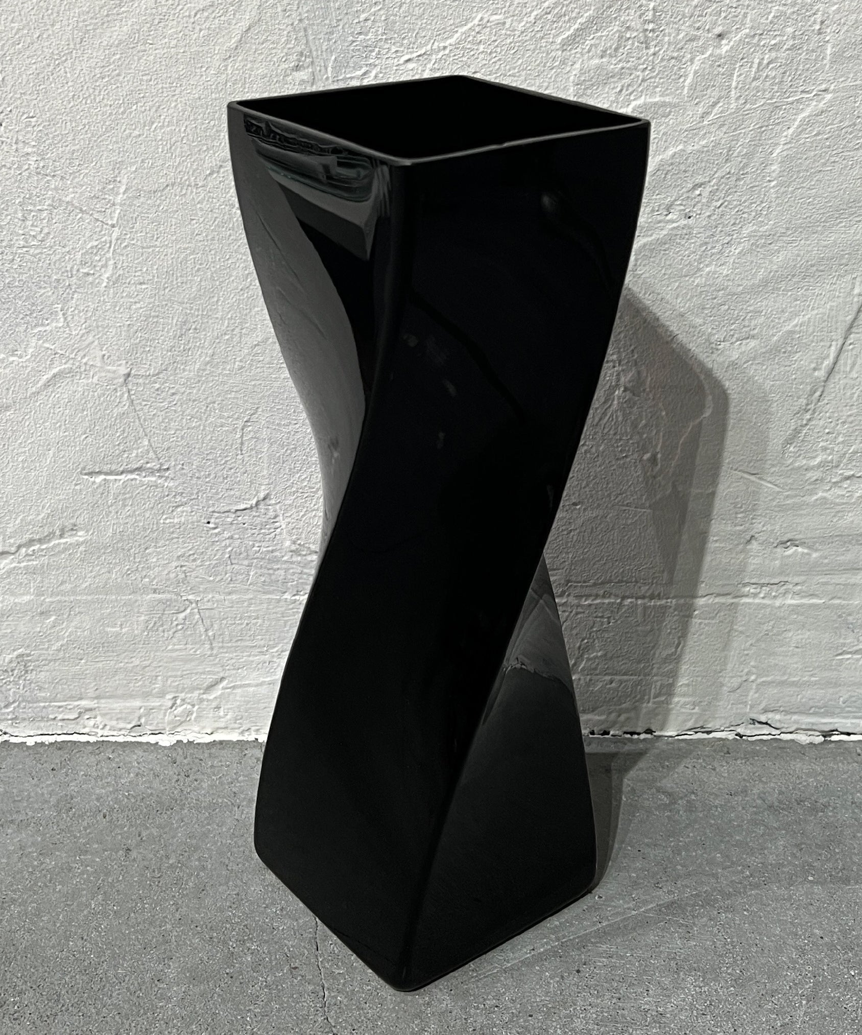 MEMENTO - twisted square vase - DIET BUTCHER